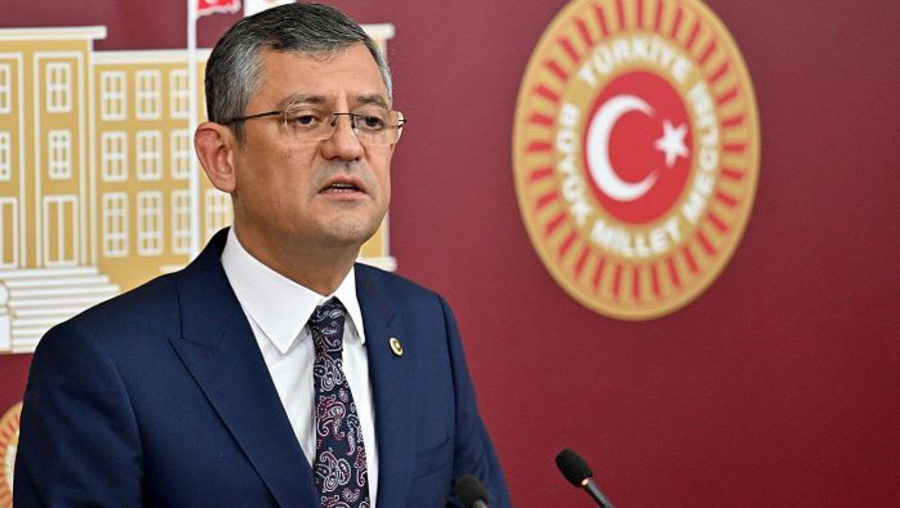 Özgür Özel'e cenaze çıkışı yumruklu saldırı!