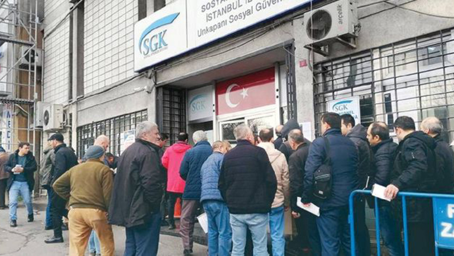 Üretimin durduğu ve iflasların yaşandığı süreçte işsizliğin gerilemesi kafaları karıştırdı