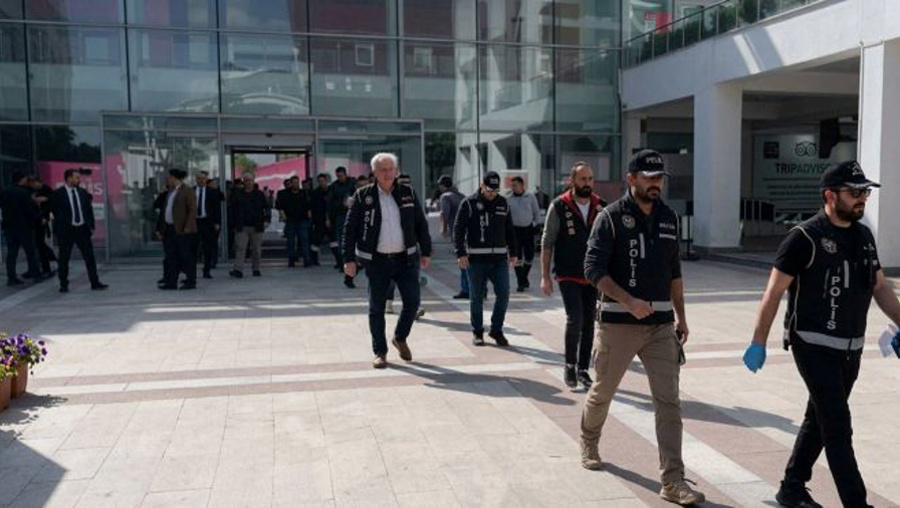 Eskişehir Tepebaşı Belediyesi'ne operasyonda onlarca gözaltı