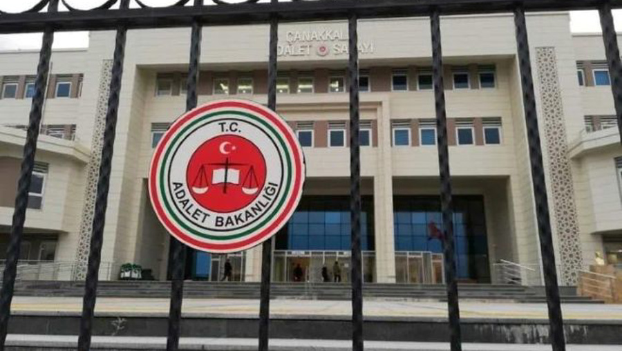 HSK tarafından açığa alınan kadın hakim adliyeyi bastı!
