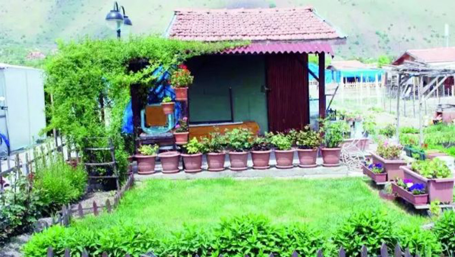 Hobi bahçesi düzenlemesinde bağ evi-villa ayrımına gidilecek