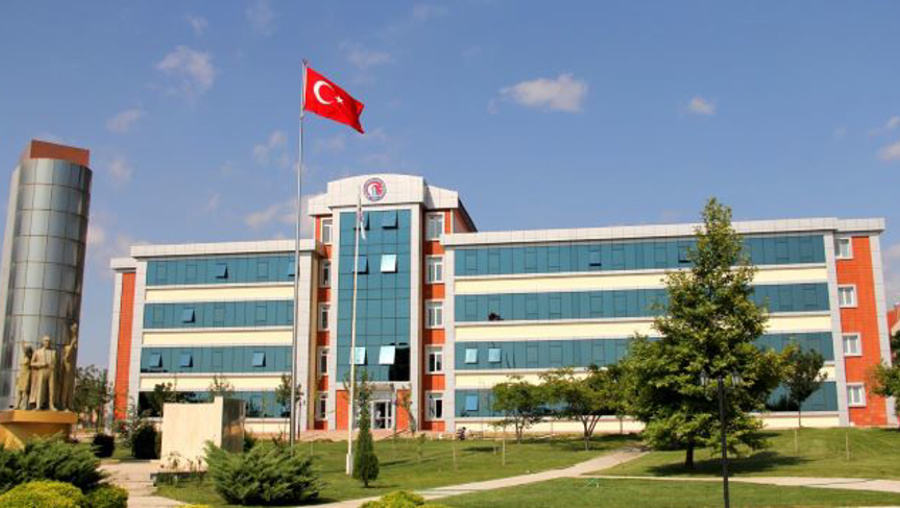 38 kız öğrencinin şikayetiyle 3 kez görevden uzaklaştırıldı ama göreve iade edildi