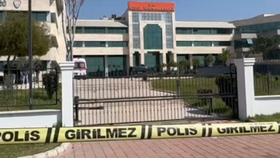 Kaymakamlıkta kendini odaya kilitleyen personel teslim oldu