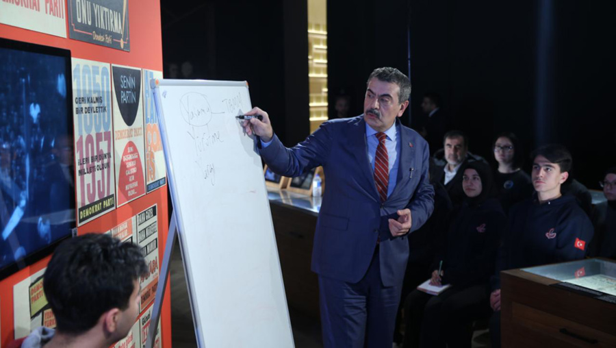 Velilere zorunlu 'Ebeveyn Okulu' dönemi başlıyor