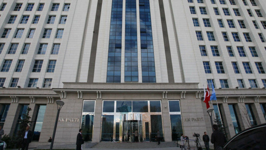 3 milletvekili ve 7 belediye başkanı Ak Parti'ye geçti