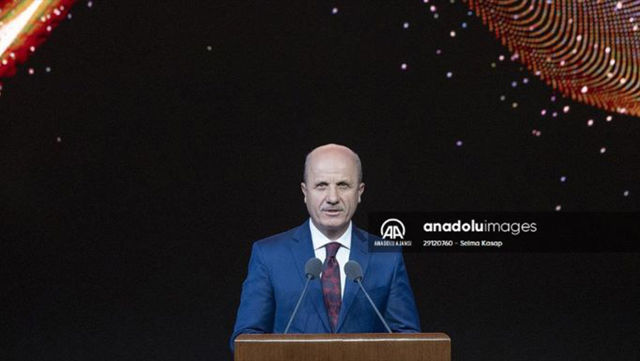 Özvar: Doktora yapacak öğrenciler için merkezi yazılı sınav uygulanacak